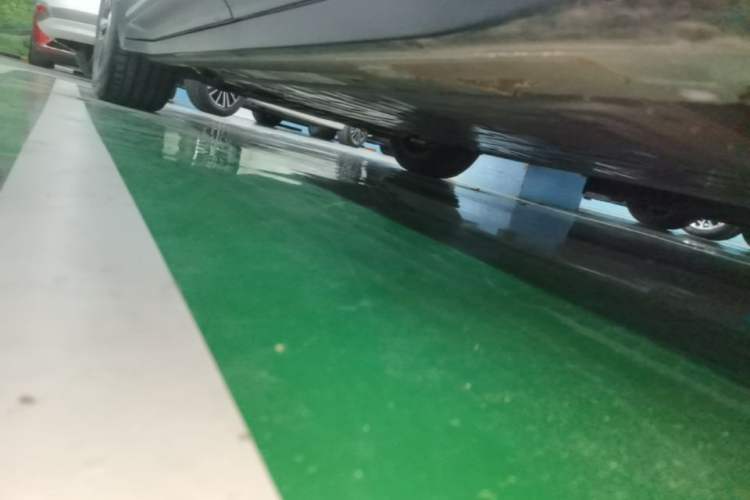 Used Nio ES6 2024 75 kWh Left Side Sill