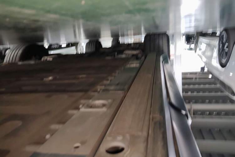 Used Nio ES6 2024 75 kWh Left Side Sill