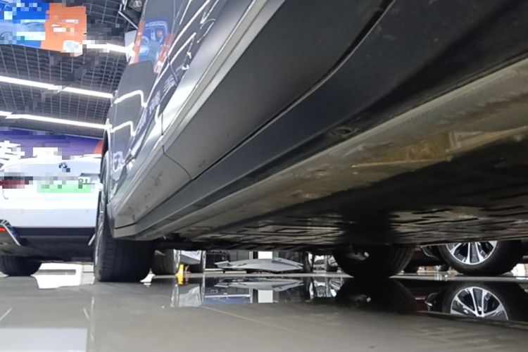 Used Nio ES6 2024 75 kWh Left Side Sill