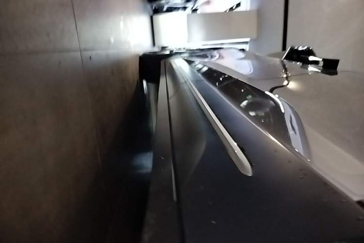 Used Nio ES6 2024 75 kWh Left Side Sill