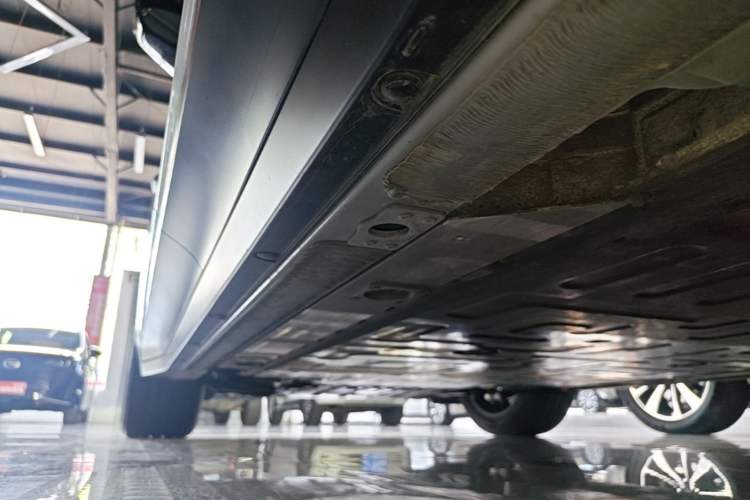 Used Nio ES6 2024 75 kWh Left Side Sill