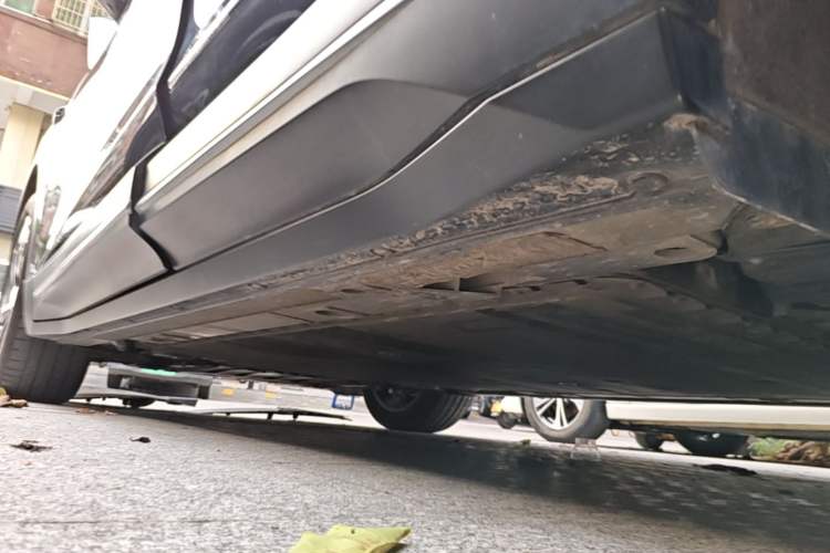 Used Nio ES6 2024 75 kWh Left Side Sill