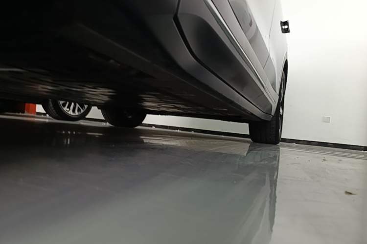 Used Nio ES6 2024 75 kWh Left Side Sill