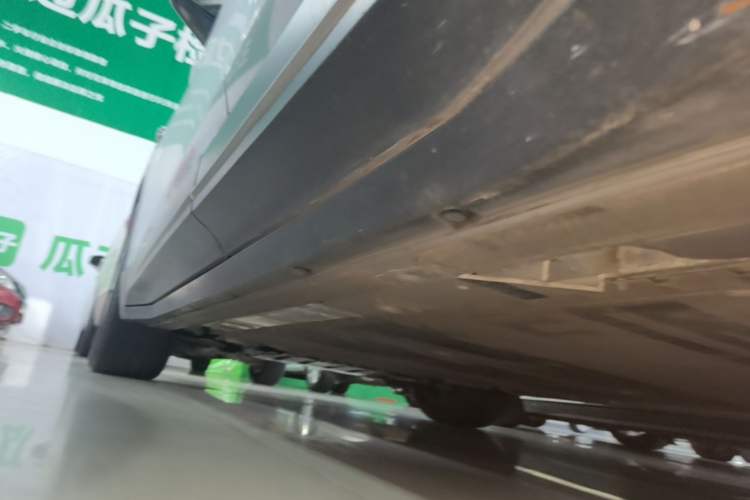 Used Nio ES6 2024 75 kWh Left Side Sill