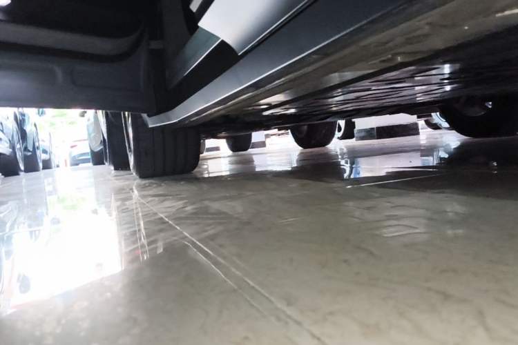Used Nio ES6 2024 75 kWh Left Side Sill