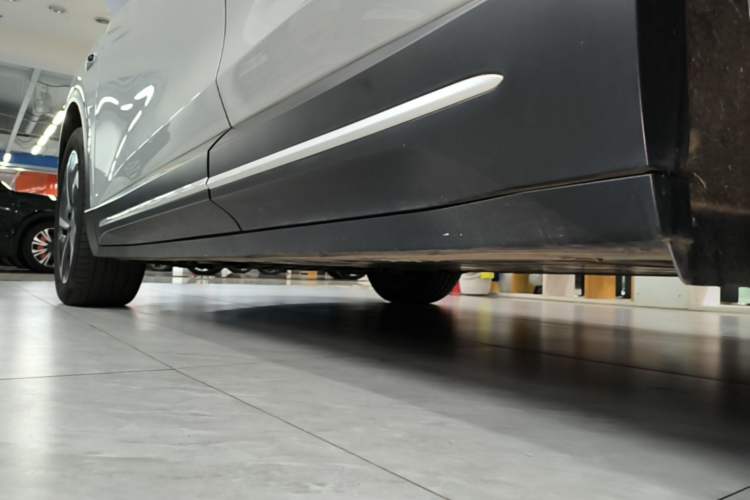 Used Nio ES6 2024 75 kWh Left Side Sill