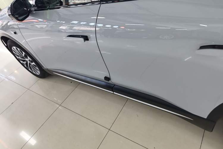 Used Nio ES6 2024 75 kWh Left Side Sill