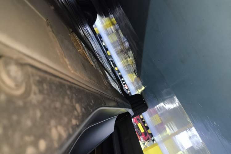 Used Nio ES6 2024 75 kWh Left Side Sill