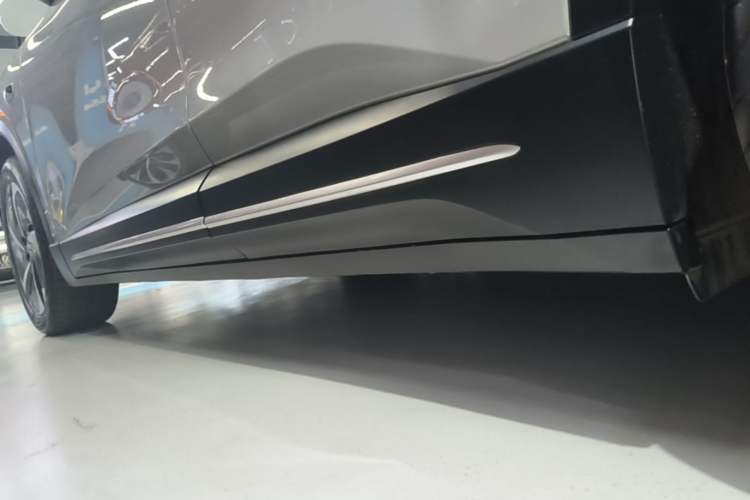 Used Nio ES6 2024 75 kWh Left Side Sill