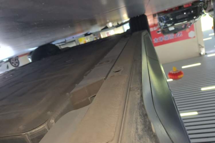 Used Nio ES6 2024 75 kWh Left Side Sill