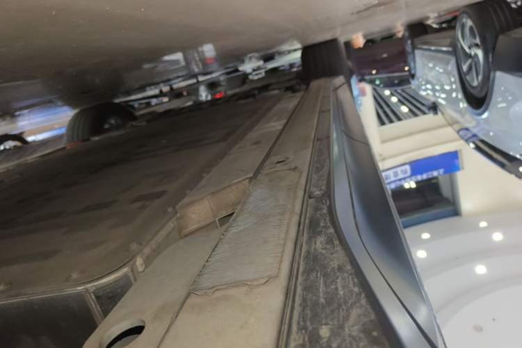 Used Nio ES6 2024 75 kWh Left Side Sill