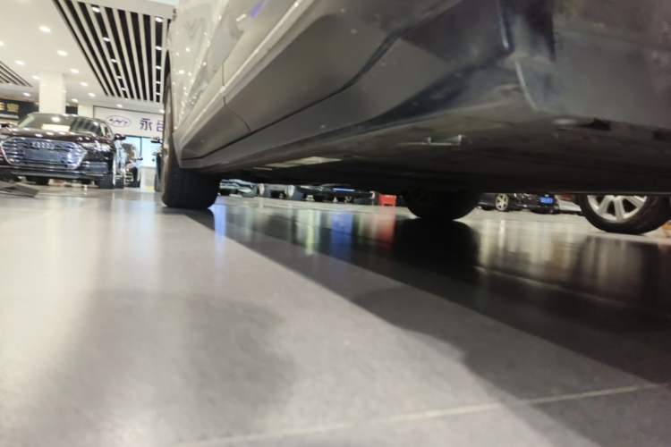 Used Nio ES6 2024 75 kWh Left Side Sill