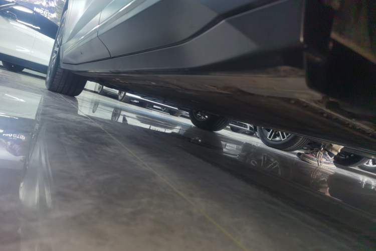 Used Nio ES6 2024 75 kWh Left Side Sill
