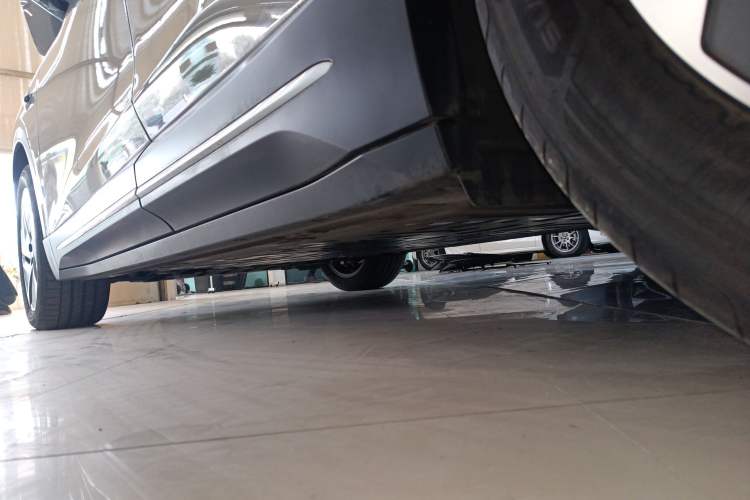Used Nio ES6 2024 75 kWh Left Side Sill
