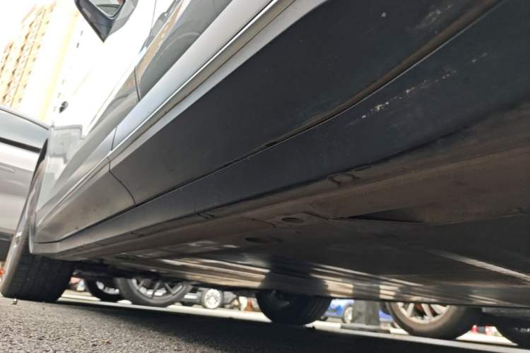 Used Nio ES6 2024 75 kWh Left Side Sill
