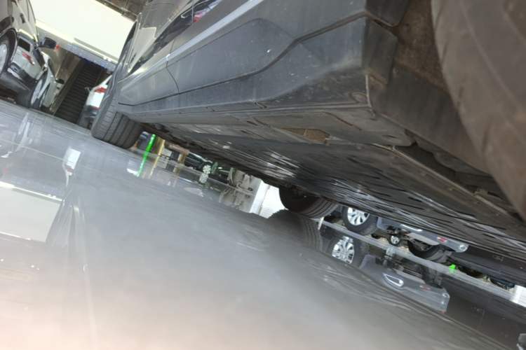 Used Nio ES6 2024 75 kWh Left Side Sill