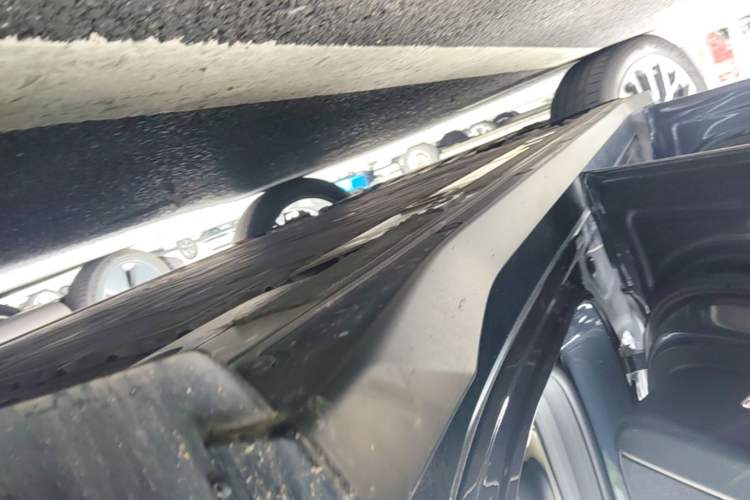 Used Nio ES6 2024 75 kWh Left Side Sill