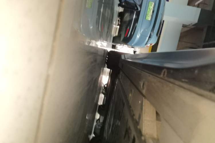Used Nio ES6 2024 75 kWh Left Side Sill