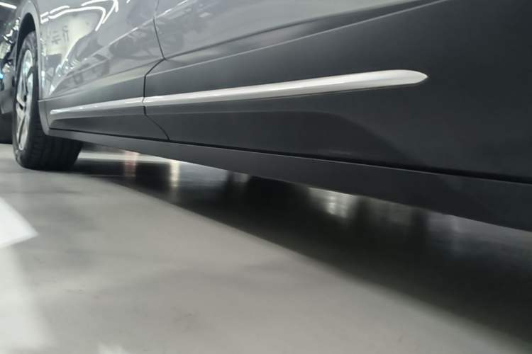 Used Nio ES6 2024 75 kWh Left Side Sill