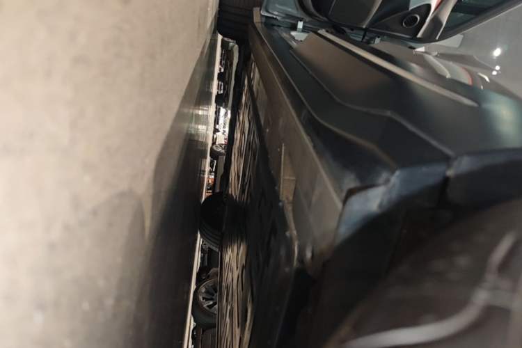 Used Nio ES6 2024 75 kWh Left Side Sill