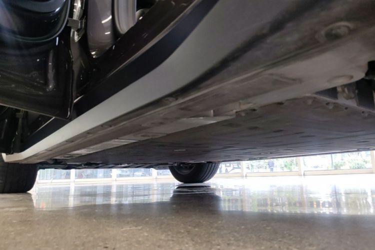 Used Nio ES6 2024 75 kWh Left Side Sill