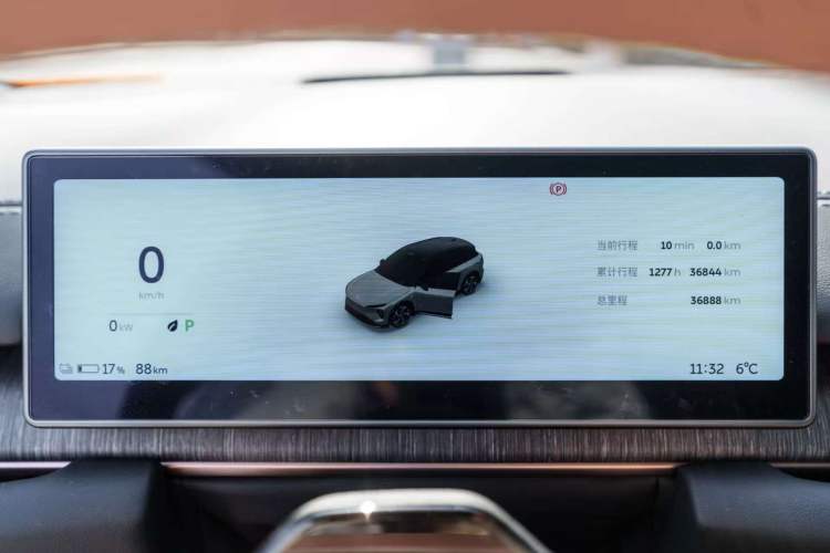 Used Nio ES6 2024 75 kWh Odometer Close Up