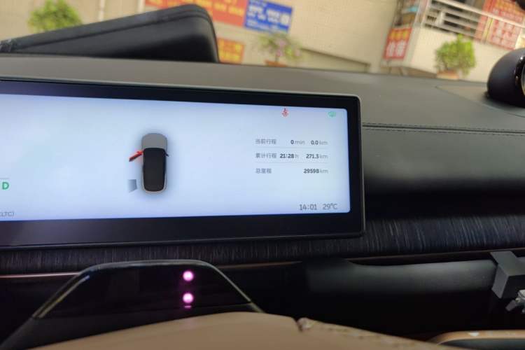 Used Nio ES6 2024 75 kWh Odometer Close Up