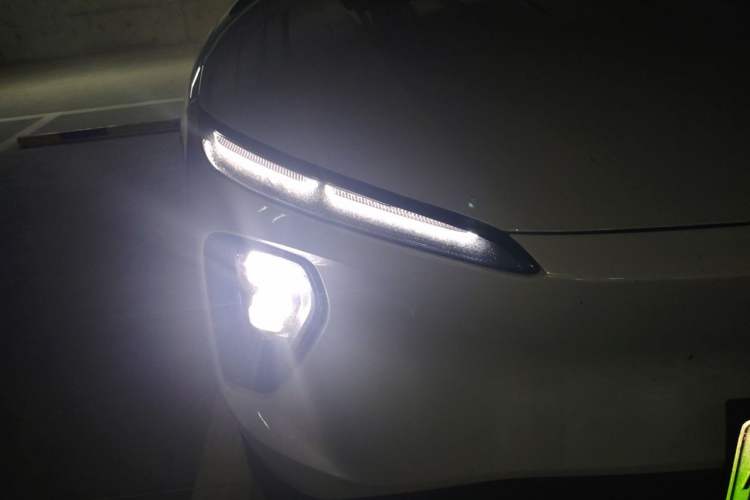 Used Nio ES6 2024 75 kWh Right Front Headlight