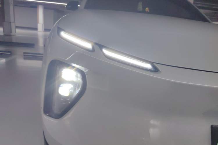 Used Nio ES6 2024 75 kWh Right Front Headlight