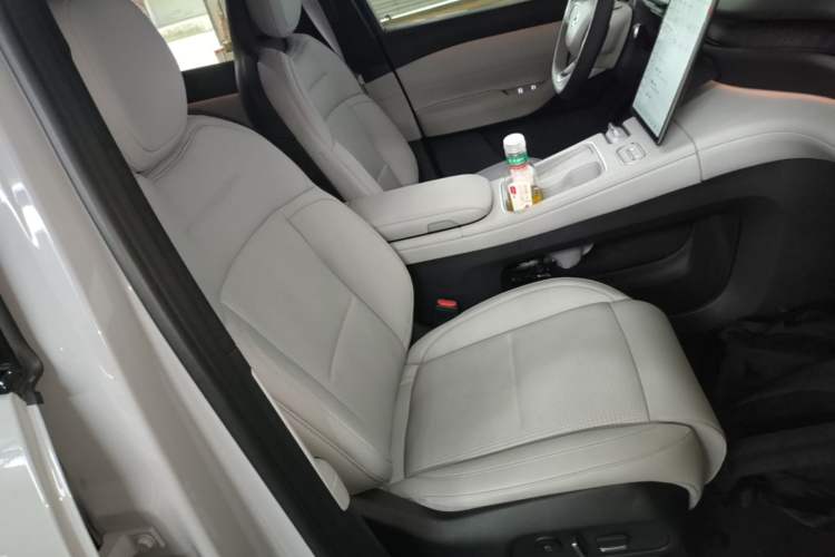 Used Nio ES6 2024 75 kWh Right Front Seat