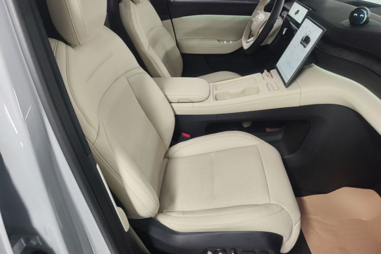 Used Nio ES6 2024 75 kWh Right Front Seat