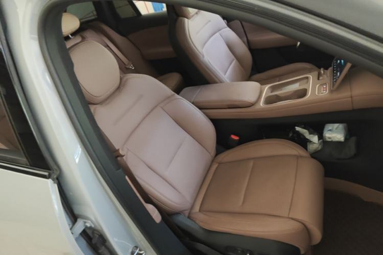 Used Nio ES6 2024 75 kWh Right Front Seat