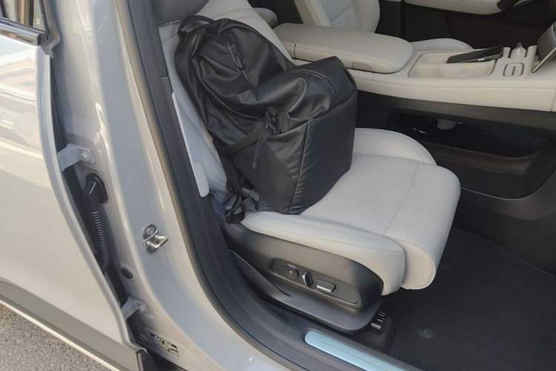 Used Nio ES6 2024 75 kWh Right Front Seat