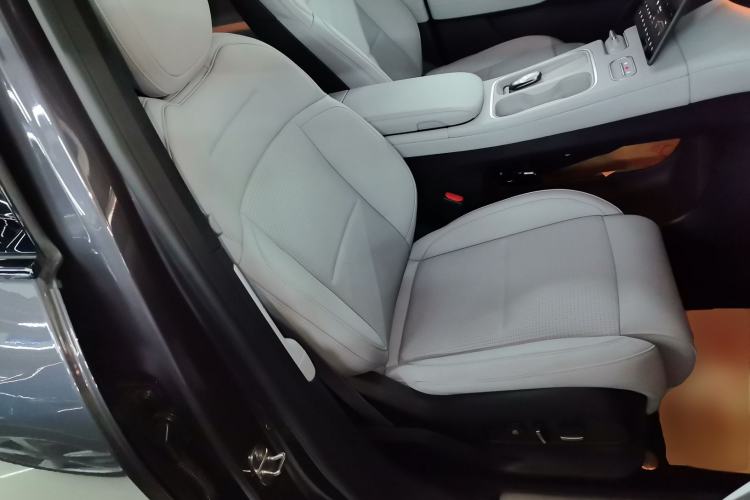 Used Nio ES6 2024 75 kWh Right Front Seat