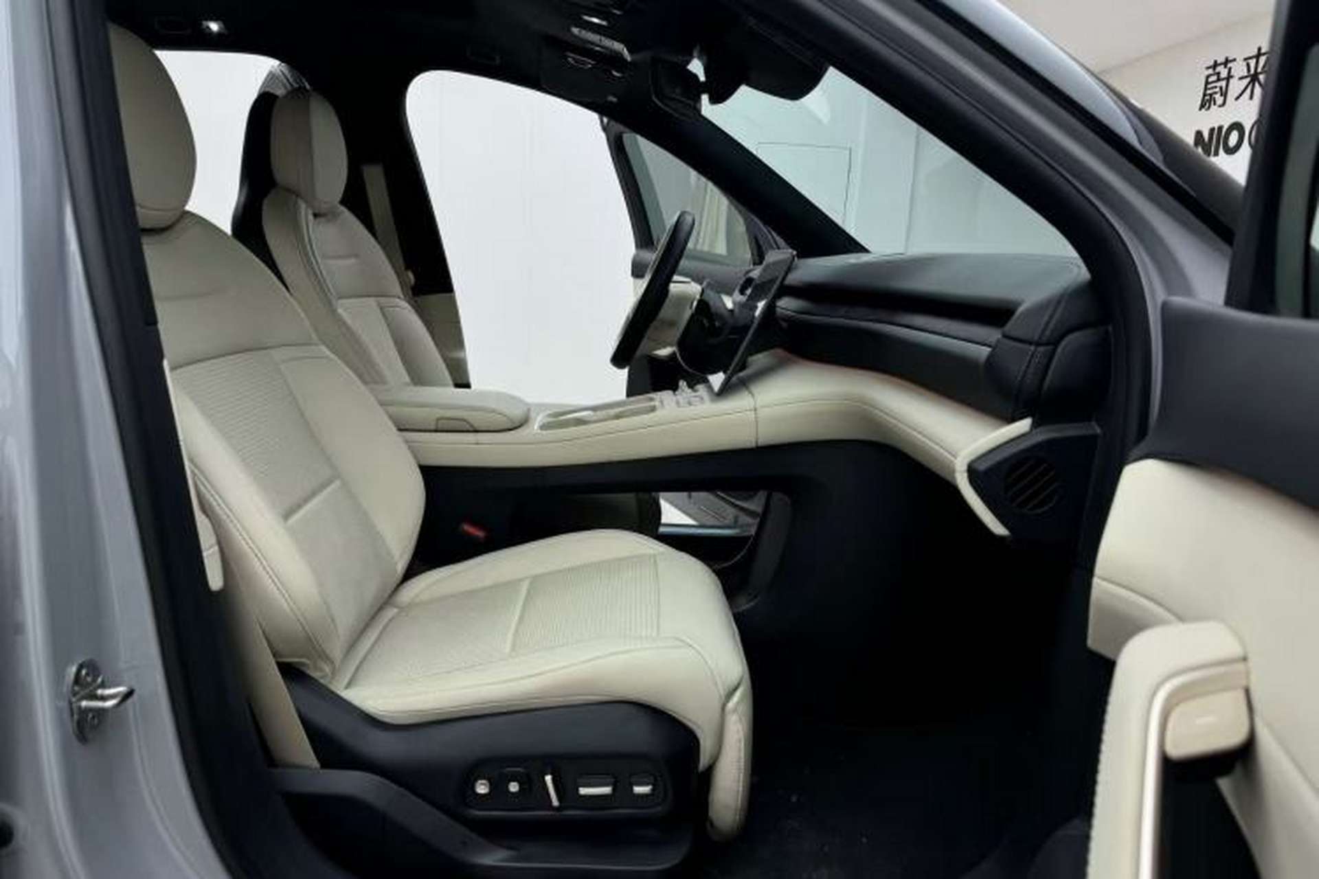 Used Nio ES6 2024 75 kWh Right Front Seat
