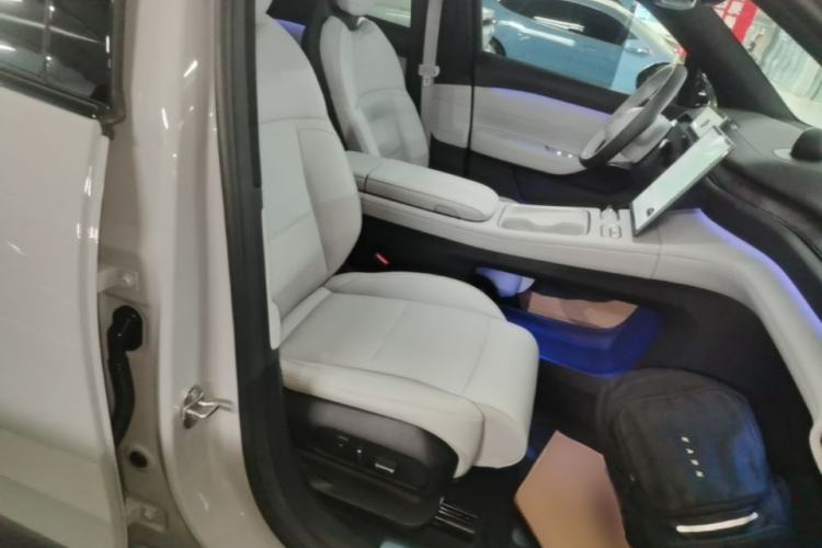 Used Nio ES6 2024 75 kWh Right Front Seat
