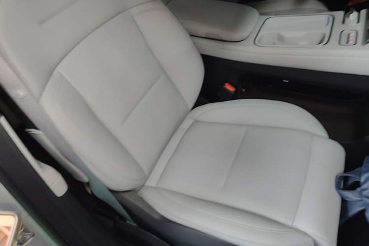 Used Nio ES6 2024 75 kWh Right Front Seat