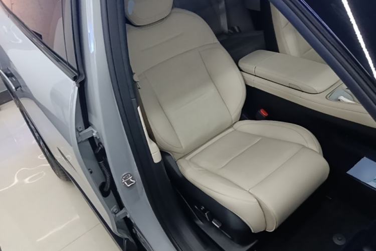 Used Nio ES6 2024 75 kWh Right Front Seat