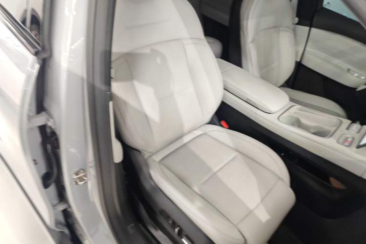 Used Nio ES6 2024 75 kWh Right Front Seat