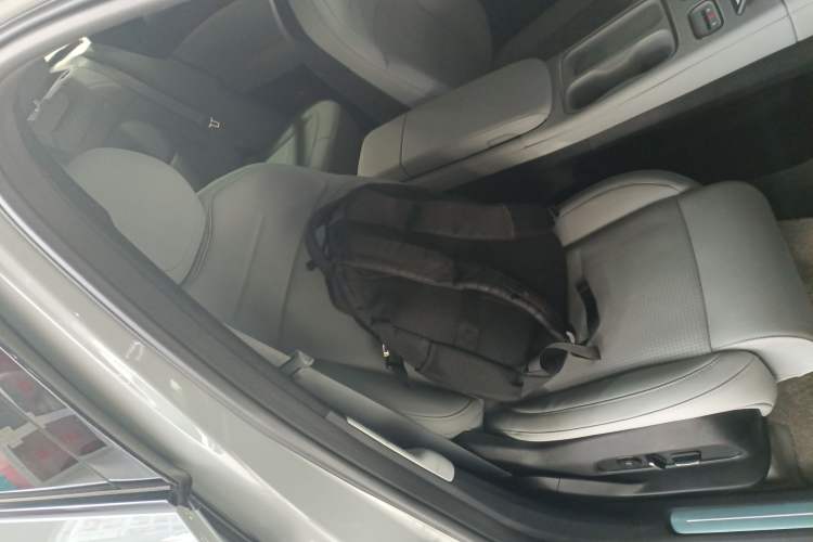Used Nio ES6 2024 75 kWh Right Front Seat