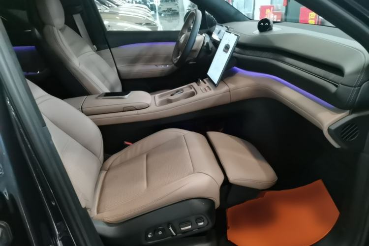 Used Nio ES6 2024 75 kWh Right Front Seat