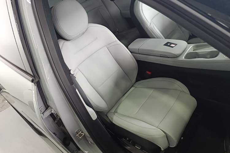 Used Nio ES6 2024 75 kWh Right Front Seat
