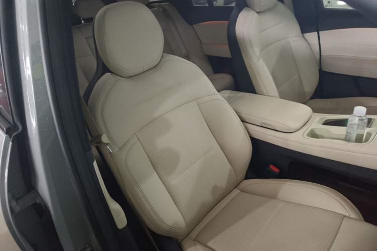 Used Nio ES6 2024 75 kWh Right Front Seat