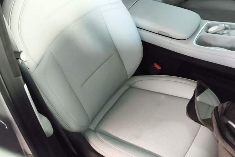 Used Nio ES6 2024 75 kWh Right Front Seat
