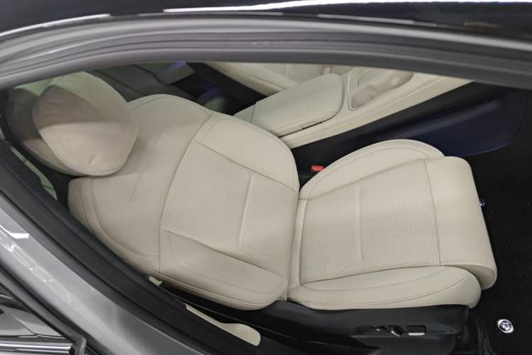 Used Nio ES6 2024 75 kWh Right Front Seat