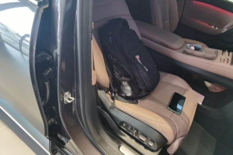 Used Nio ES6 2024 75 kWh Right Front Seat
