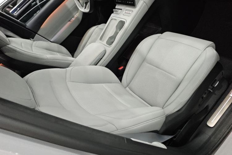 Used Nio ES6 2024 75 kWh Right Front Seat