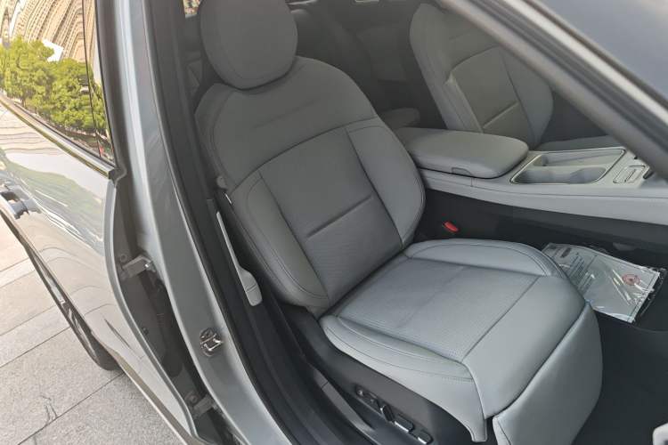 Used Nio ES6 2024 75 kWh Right Front Seat