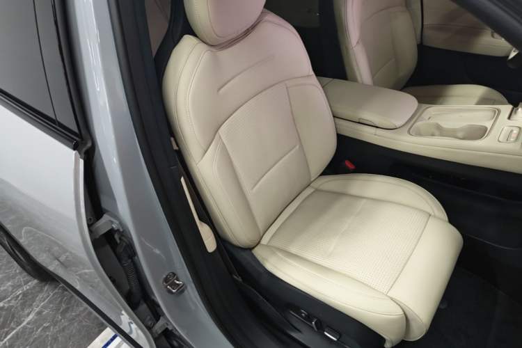 Used Nio ES6 2024 75 kWh Right Front Seat
