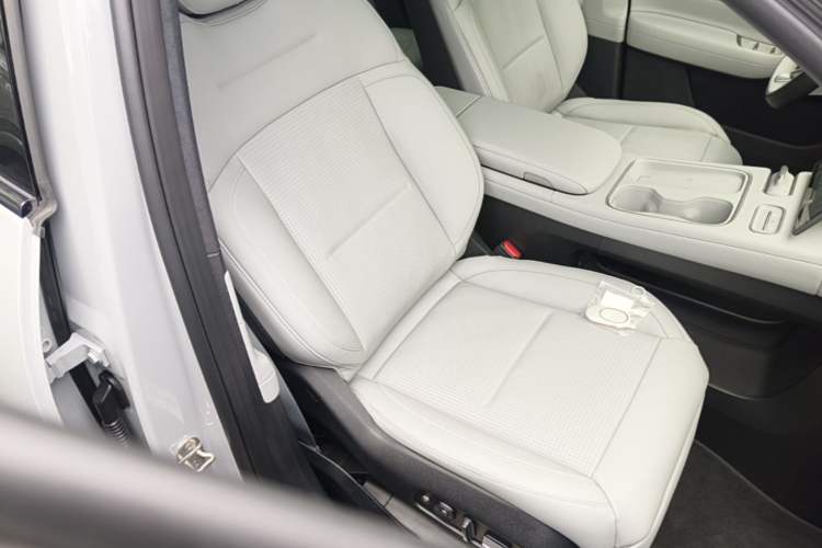Used Nio ES6 2024 75 kWh Right Front Seat